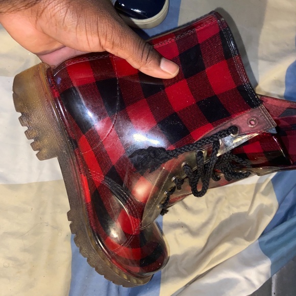Raining boots - Picture 1 of 3